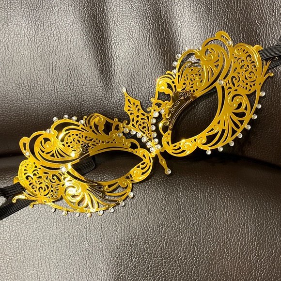 NWOT Masquerade Ball Mask, gold metal with rhinestone - Picture 1 of 8